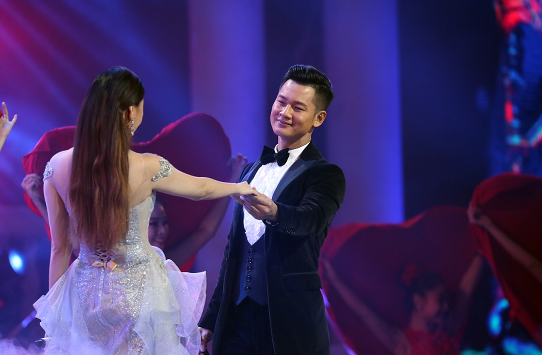 Tiêu dùng & Dư luận - Dàn sao “khủng” tại đêm nhạc tri ân khách hàng của Tân Hoàng Minh (Hình 3).