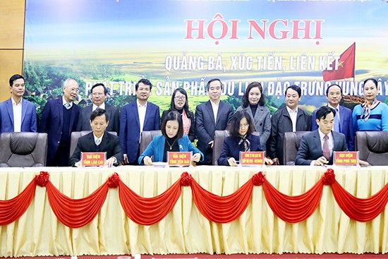 C&ugrave;ng T&acirc;y Bắc x&acirc;y dựng li&ecirc;n kết ph&aacute;t triển sản phẩm v&agrave; du lịch đặc trưng
