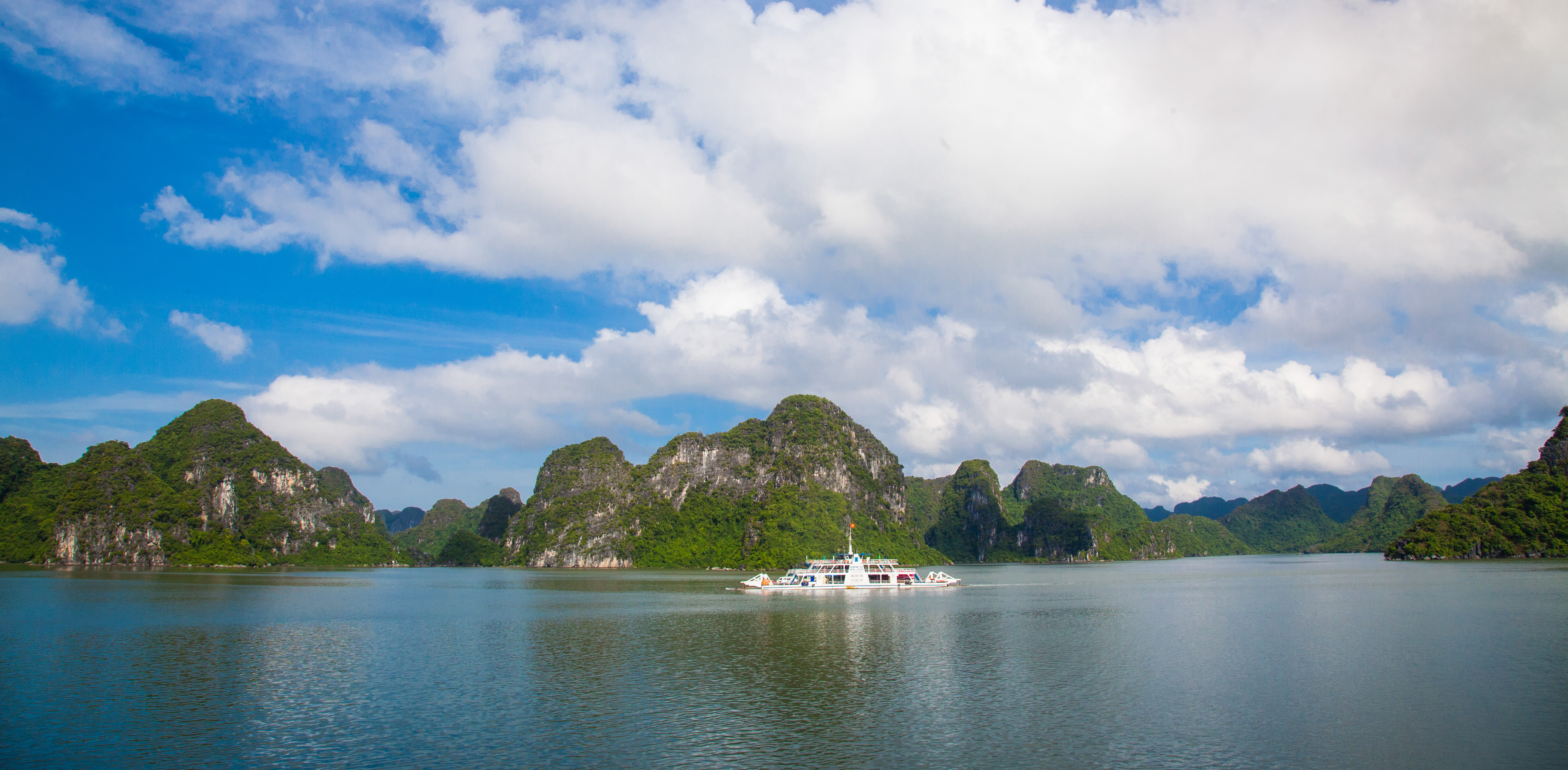 Phà Tuần Châu - Cát Bà: Cơ hội thưởng ngoạn Vịnh Hạ Long, hành trình kết nối hai miền di sản