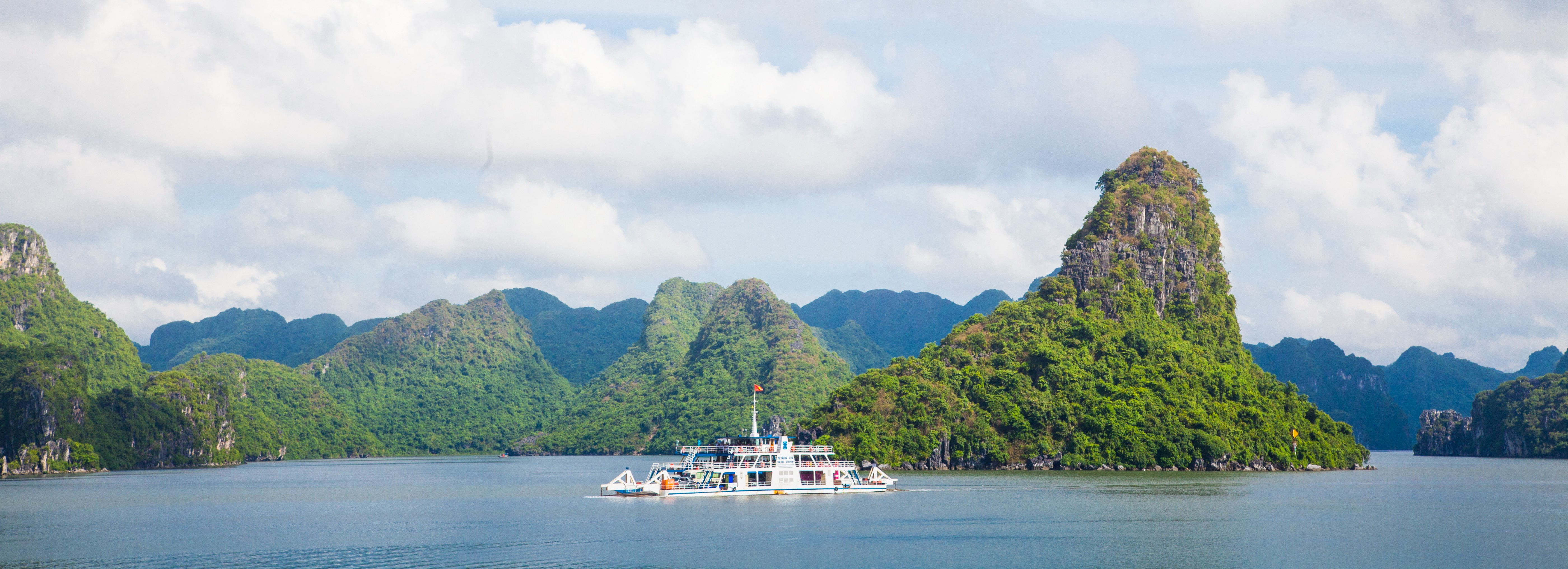 Phà Tuần Châu - Cát Bà: Cơ hội thưởng ngoạn Vịnh Hạ Long, hành trình kết nối hai miền di sản (Hình 2).