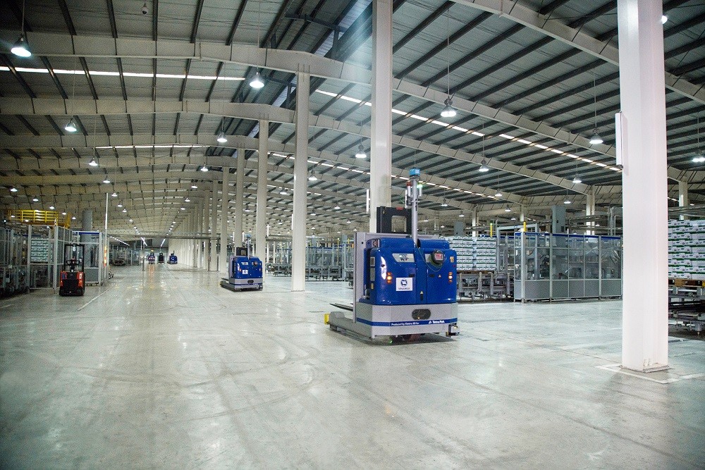 C&ugrave;ng con kh&aacute;m ph&aacute; si&ecirc;u nh&agrave; m&aacute;y sữa của Vinamilk (H&igrave;nh 3).