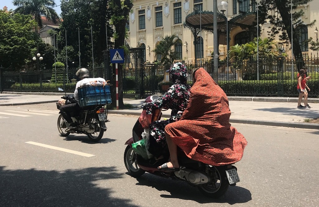 Hà Nội nóng hơn 40 độ C, người thành phố check-in đỉnh Fansipan (Hình 2).