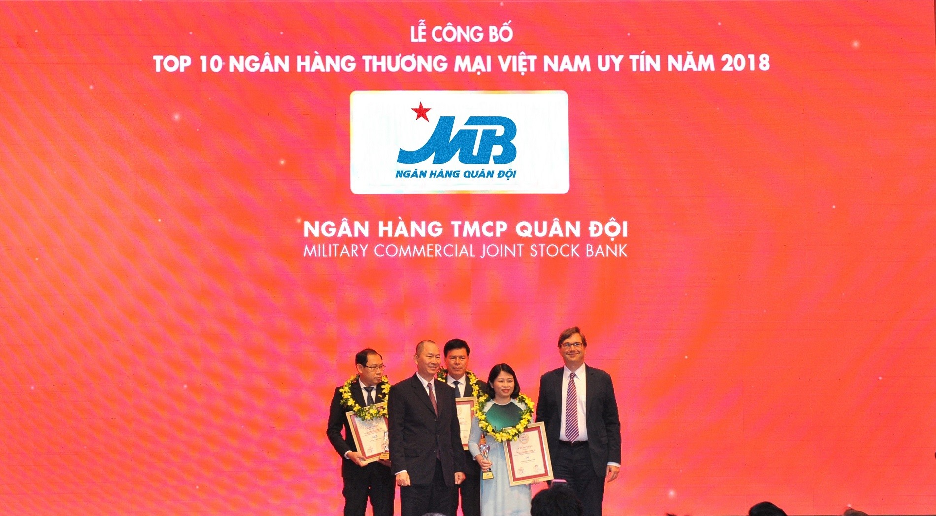 Tài chính - Ngân hàng - MB thăng hạng trong TOP 10 ngân hàng thương mại Việt Nam uy tín năm 2018