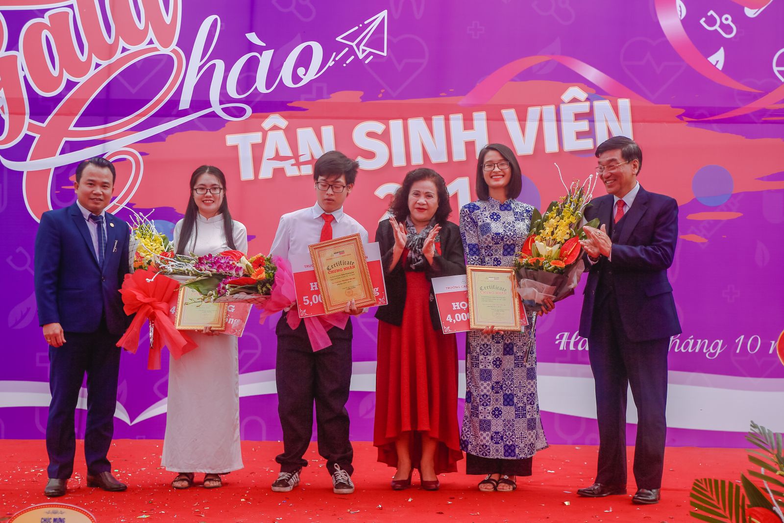 Truyền thông - Ấn tượng “bữa tiệc âm nhạc” chào tân sinh viên 2018 trường Cao đẳng Y – Dược ASEAN (Hình 6).