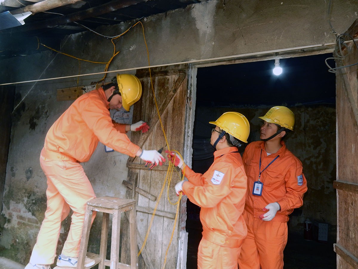 Tiêu dùng & Dư luận - EVN HANOI: Phát triển bền vững luôn gắn với trách nhiệm trước cộng đồng xã hội