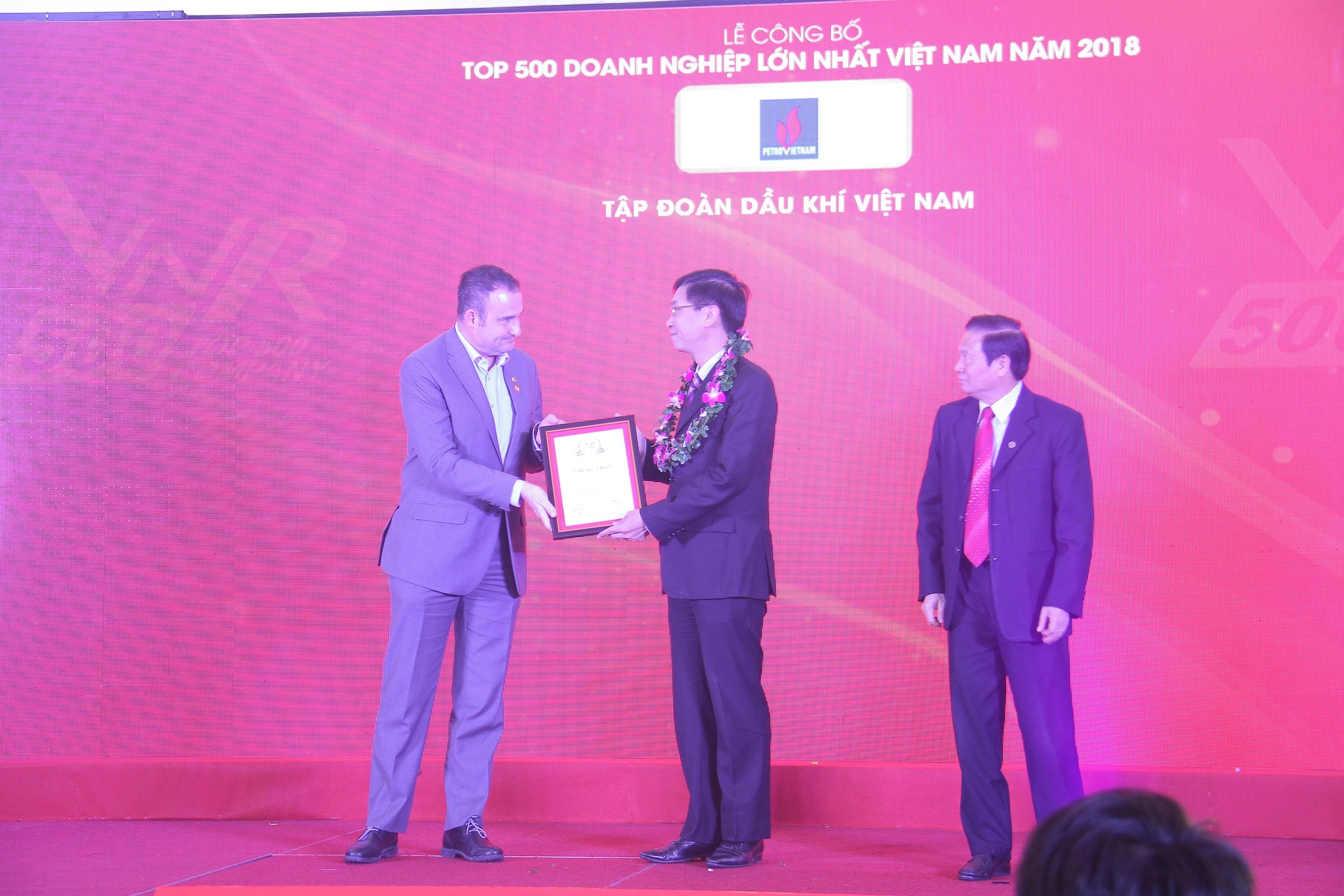 Tiêu dùng & Dư luận - PVN được vinh danh Top 500 Doanh nghiệp lớn nhất Việt Nam năm 2018 (Hình 2).