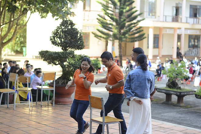 Truyền thông - 'Xuân yêu thương nâng bước đến trường' đến với buôn làng tỉnh Đắk Lắk (Hình 6).