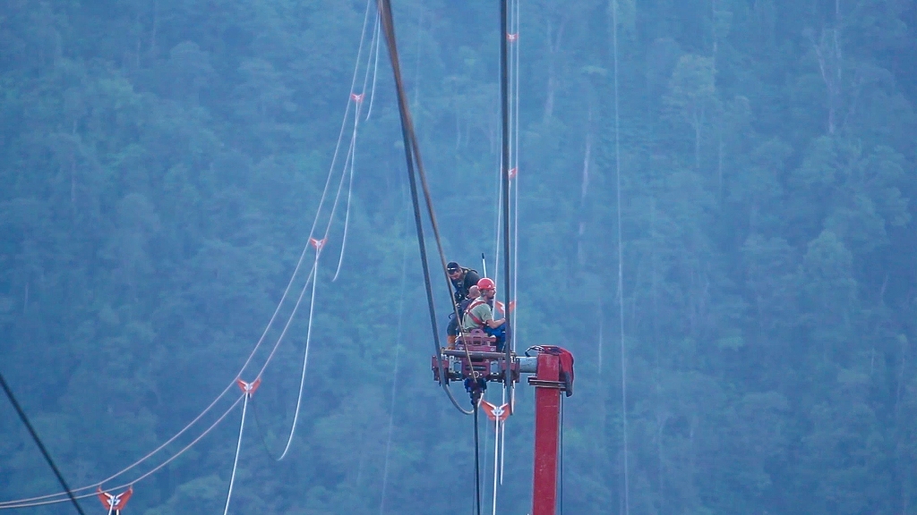 Văn hoá - Tuyến cáp treo mẹ con và hành trình dị thường “bắc cầu” qua thung lũng Mường Hoa, Tây Bắc (Hình 4).