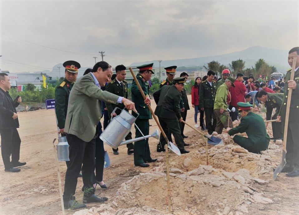 Văn hoá - Quảng Ninh hưởng ứng 'Tết trồng cây đời đời nhớ ơn Bác Hồ' Xuân Kỷ Hợi 