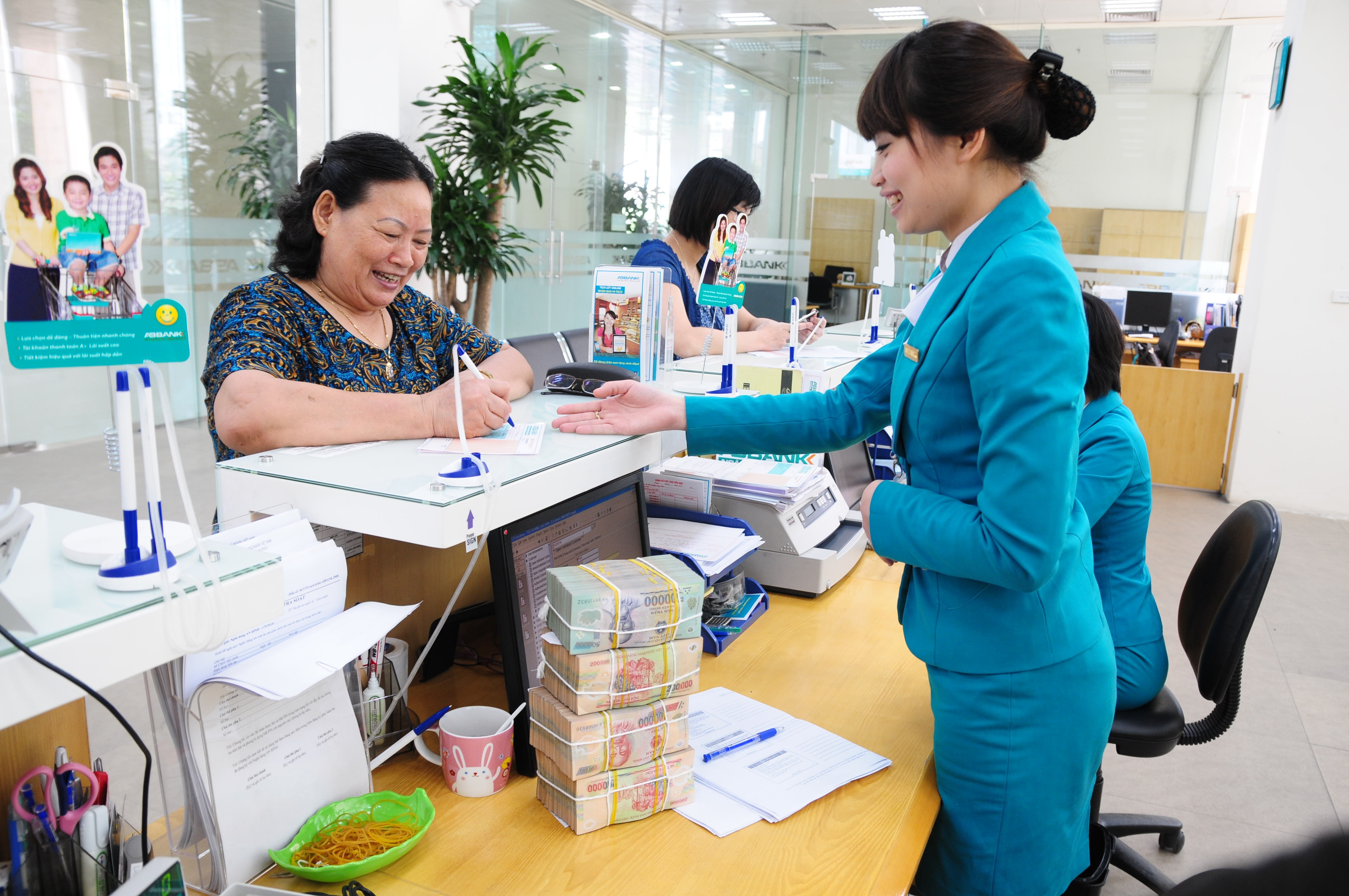 Tài chính - Ngân hàng - ABBANK tặng thêm 0,2% lãi suất tiết kiệm cho khách hàng nữ nhân dịp 8/3