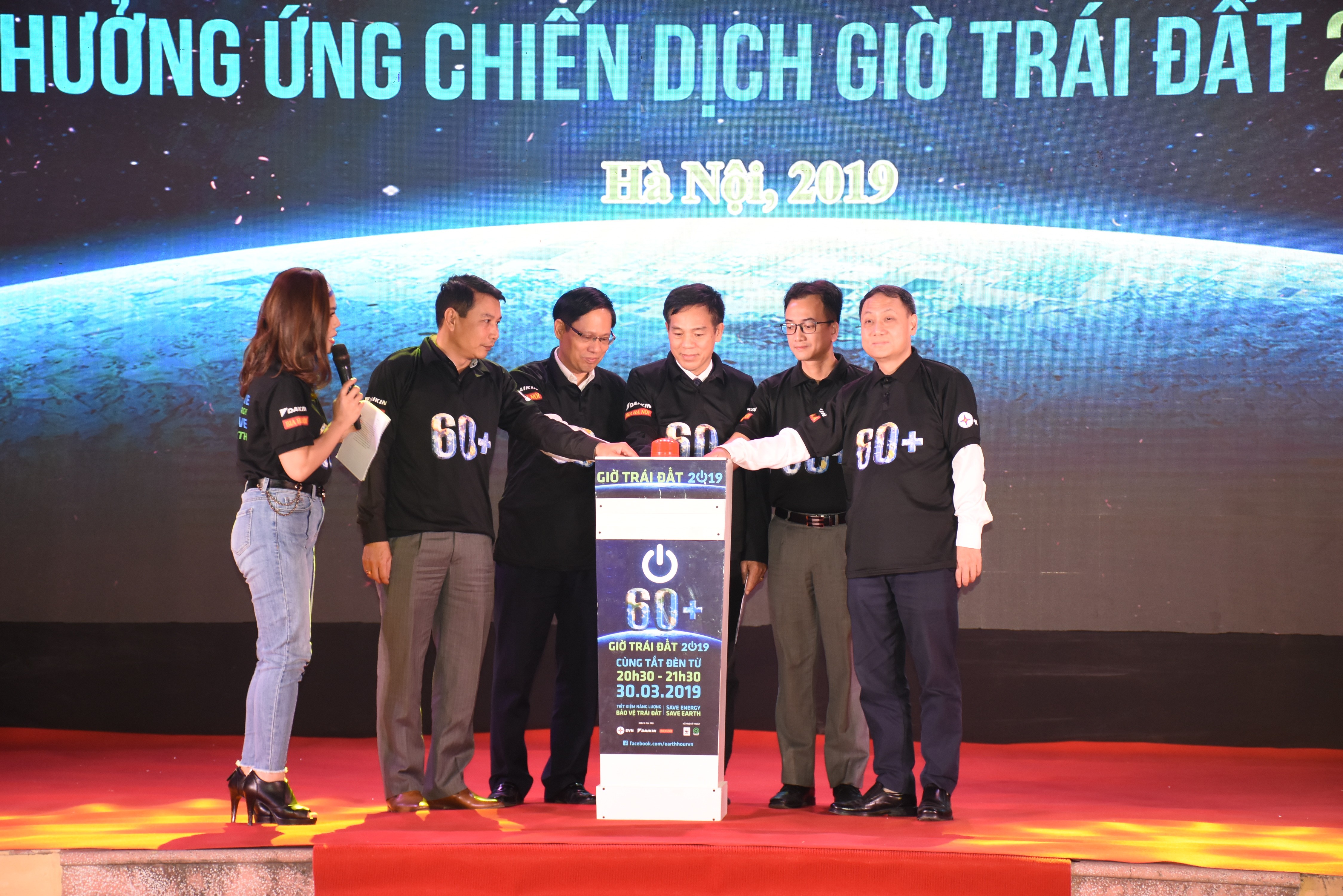 Tiêu dùng & Dư luận - Hà Nội hưởng ứng chiến dịch Giờ trái đất 2019 (Hình 3).