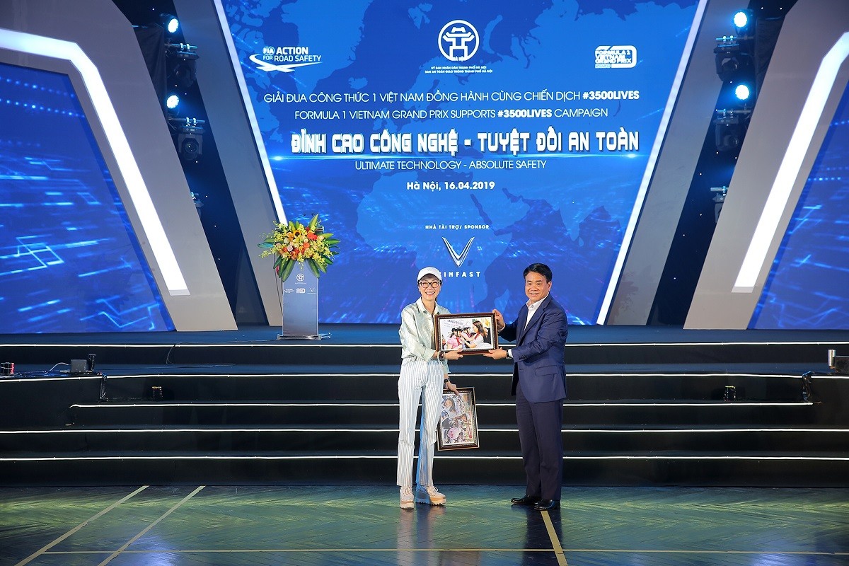 Tiêu dùng & Dư luận - Việt Nam Grand Prix tặng 10.000 mũ bảo hiểm cho học sinh, sinh viên (Hình 3).