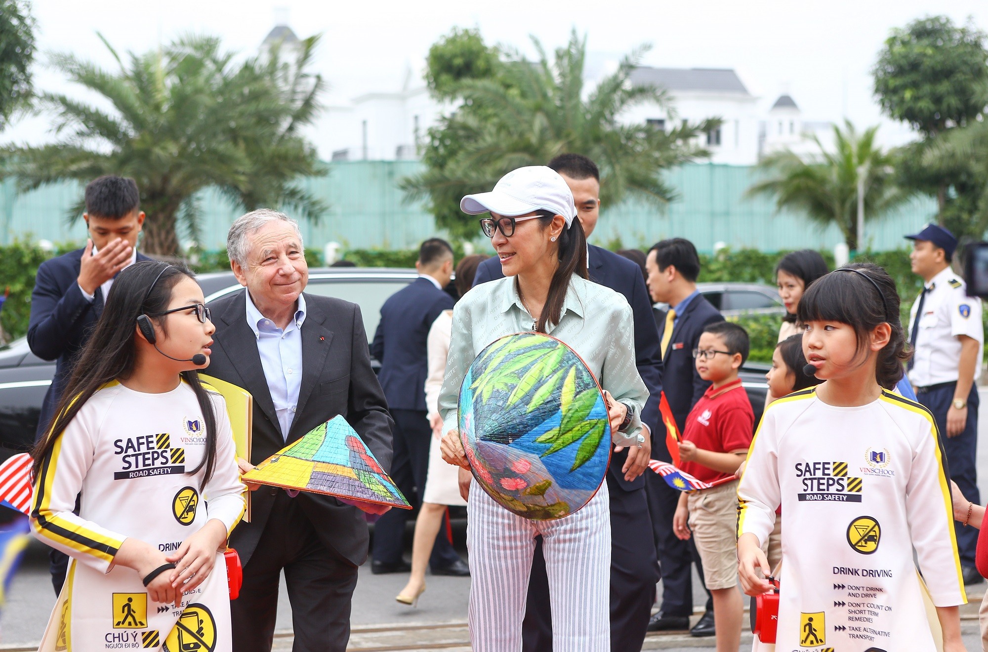 Ngôi sao - Ngôi sao điện ảnh Dương Tử Quỳnh thảo luận bàn tròn với các 'đại sứ nhỏ' Vinschool 