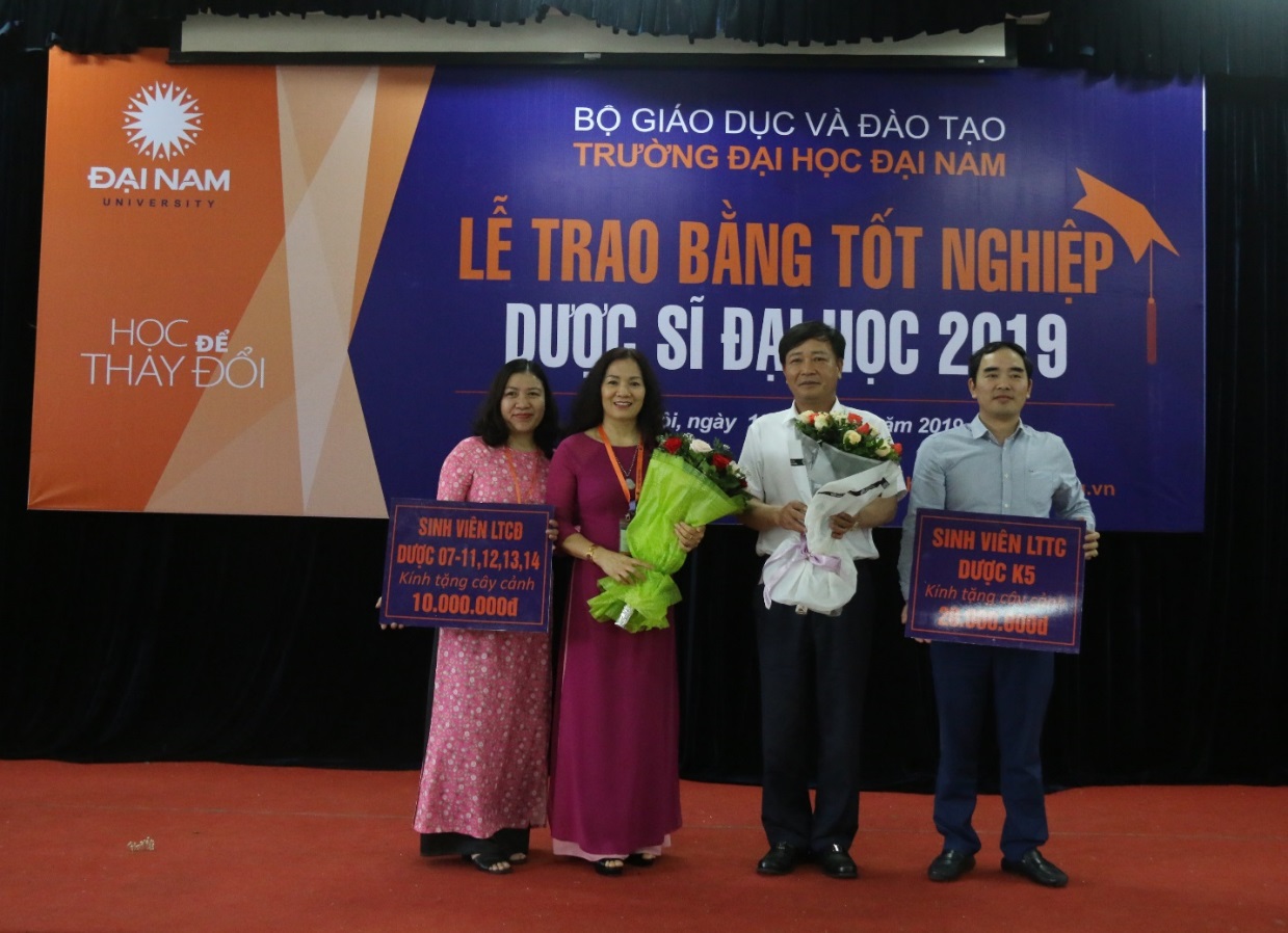 Truyền thông - ĐH Đại Nam trao bằng tốt nghiệp Dược sĩ đại học đợt 1 năm 2019 cho học viên liên thông (Hình 8).