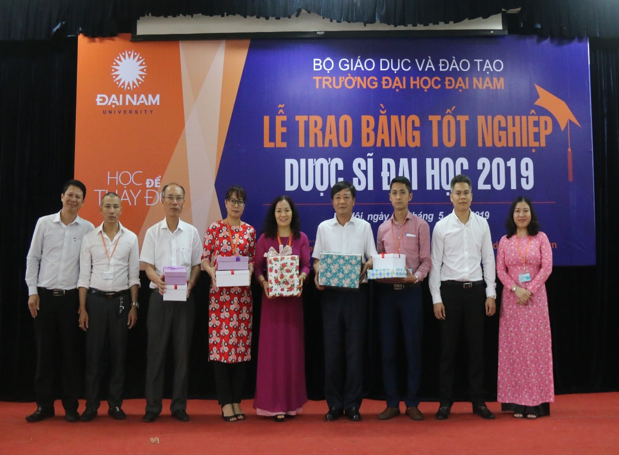 Truyền thông - ĐH Đại Nam trao bằng tốt nghiệp Dược sĩ đại học đợt 1 năm 2019 cho học viên liên thông (Hình 9).