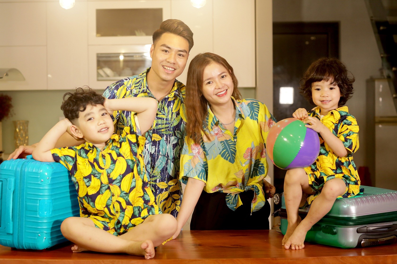 Tài chính - Ngân hàng - Nhận ngay vali sành điệu khi mở thẻ tín dụng quốc tế ABBANK VISA CONTACTLESS (Hình 2).