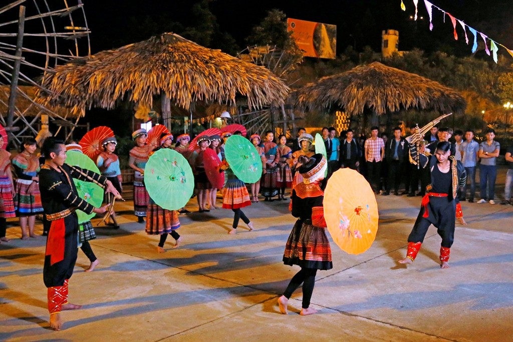 Truyền thông - Săn mây Fansipan, cưỡi ngựa Tây Bắc- combo du lịch hoàn hảo tại Sa Pa hè này (Hình 4).