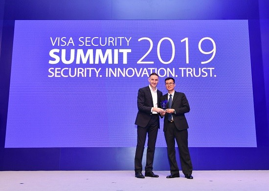 Tài chính - Ngân hàng - Vietcombank vinh dự nhận giải thưởng “Champion Security Award”của tổ chức thẻ quốc tế Visa