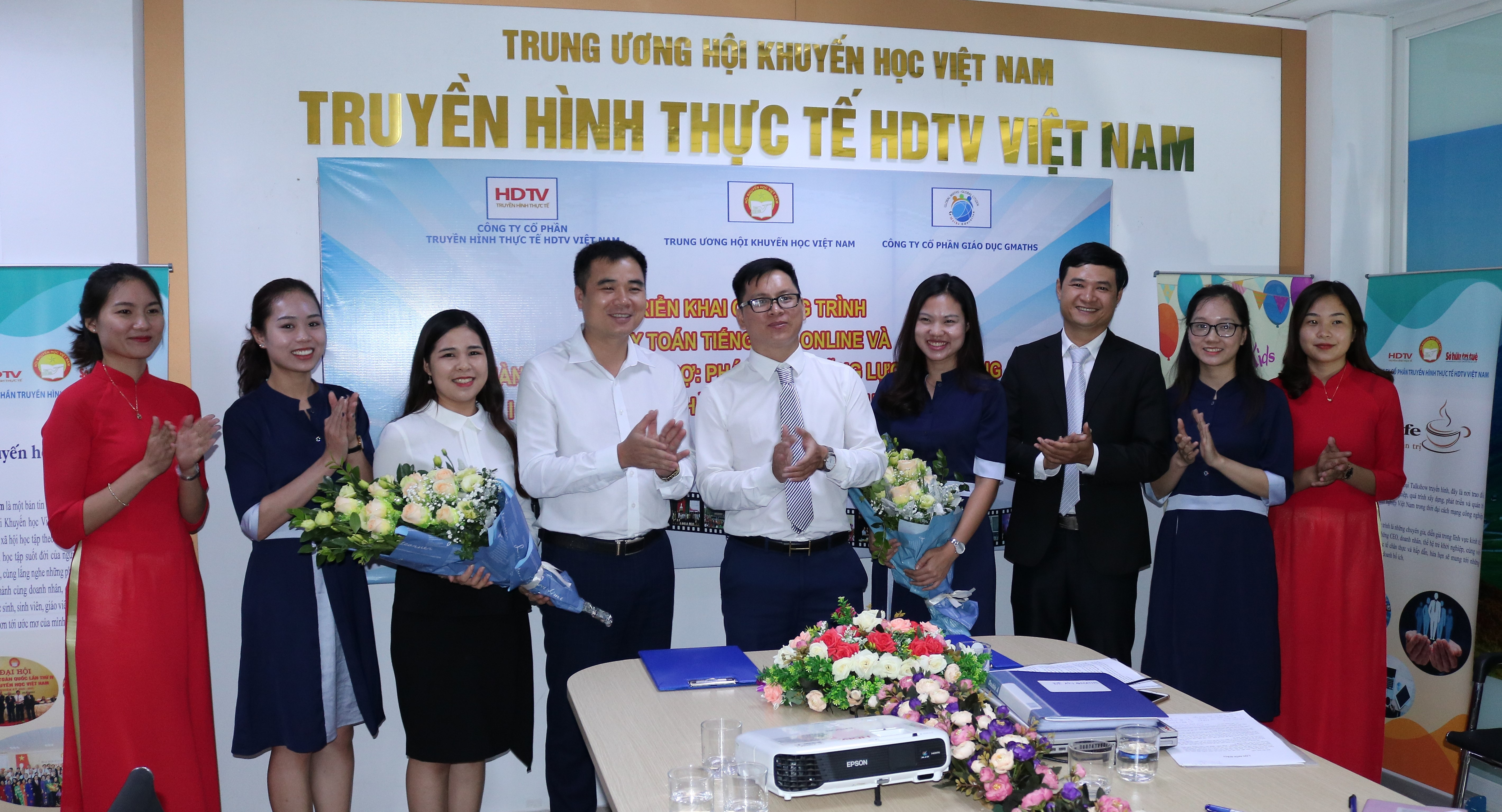 Truyền thông - Công ty CP giáo dục Gmaths: Chương trình dạy Toán tiếng Anh online sẽ giúp các em học sinh nâng cao về ngôn ngữ, kiến thức và kỹ năng