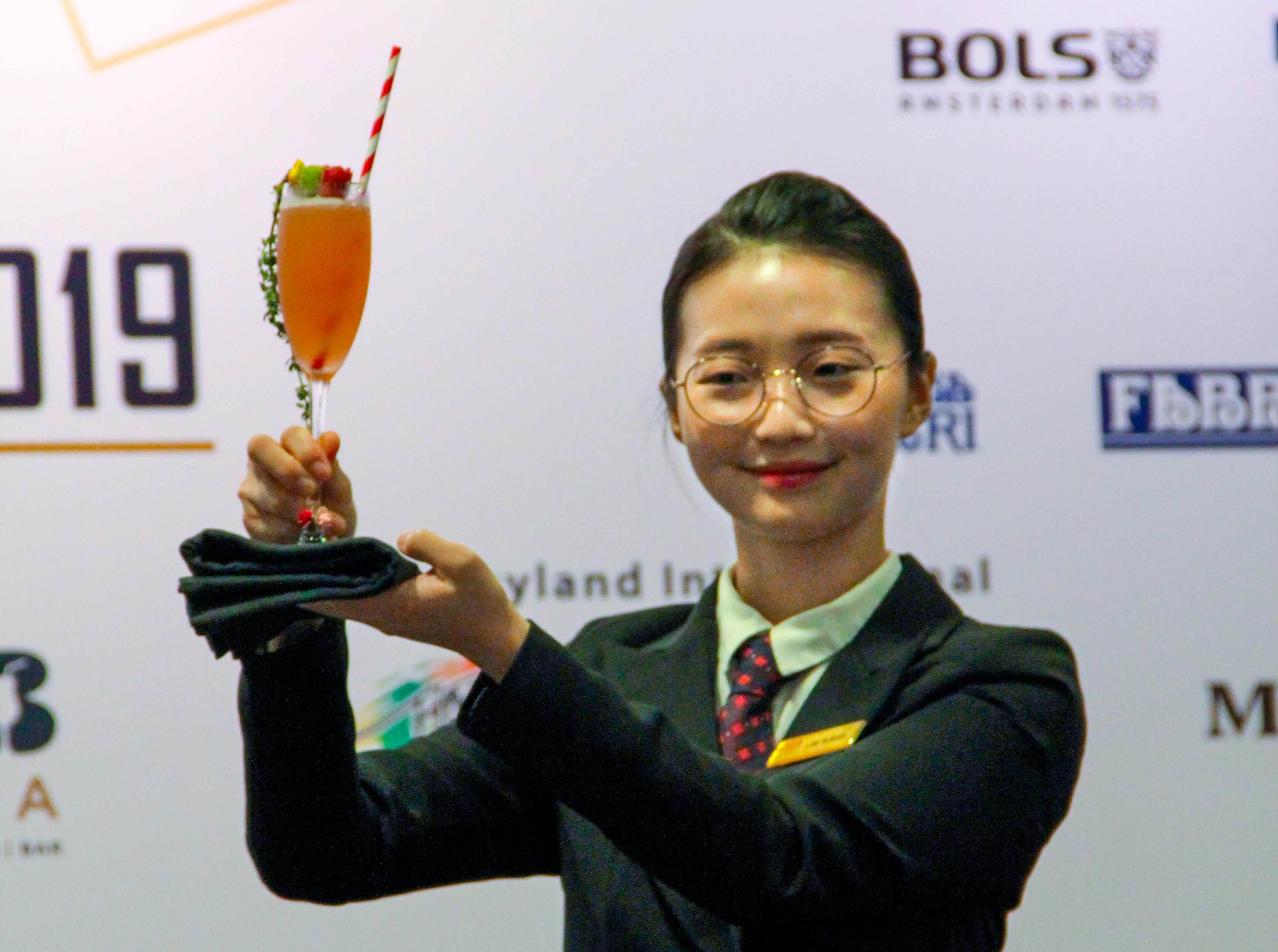 Truyền thông - Sinh viên trường MDIS dẫn đầu Cuộc thi Pha chế Cocktail 2019 (Hình 2).