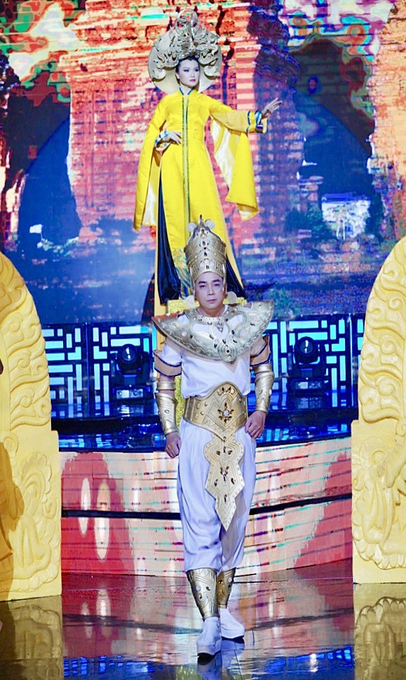 Truyền thông - Ca sĩ Lưu Thiên Ân ra mắt MV Hận Đồ Bàn (Hình 4).