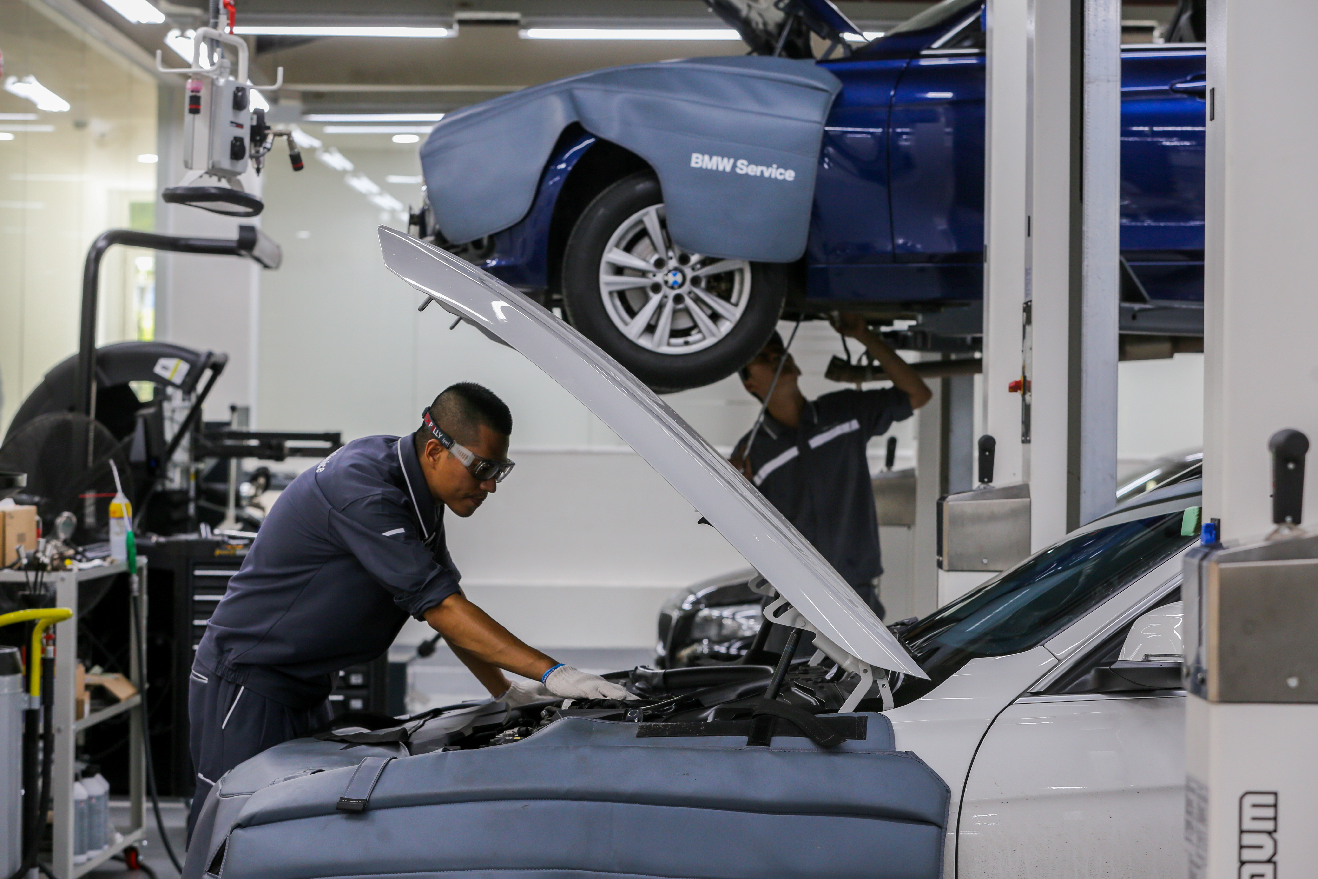 Thương hiệu - Chuyên gia hơn 20 năm kinh nghiệm với BMW sẽ giúp khách hàng chăm sóc xe (Hình 3).