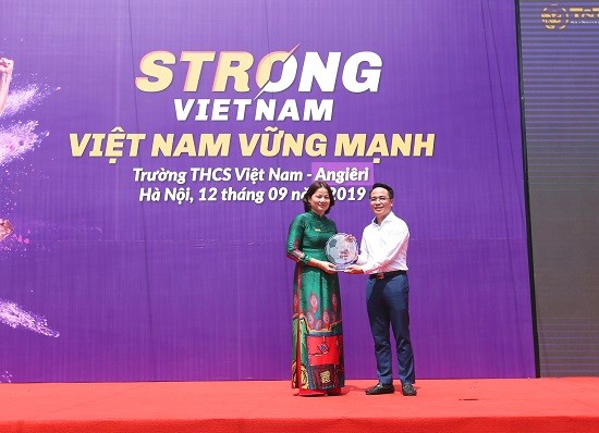 Truyền thông - Quang Hải, Bùi Tiến Dũng đeo mặt nạ trung thu truyền cảm hứng tại Strong Vietnam (Hình 8).