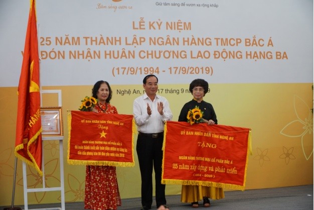 Tài chính - Ngân hàng - BAC A BANK kỉ niệm 25 năm thành lập và đón nhận Huân chương Lao động hạng Ba (Hình 2).