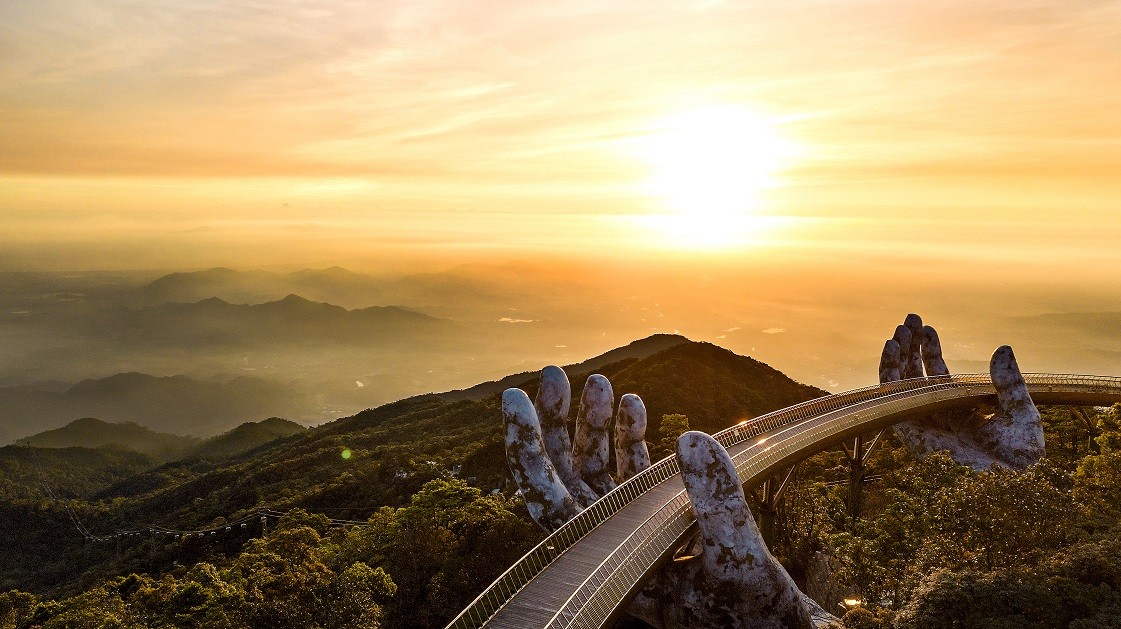 Truyền thông - Vô vàn trải nghiệm đưa Bà Nà Hills thành “Công viên chủ đề hàng đầu Việt Nam” (Hình 9).