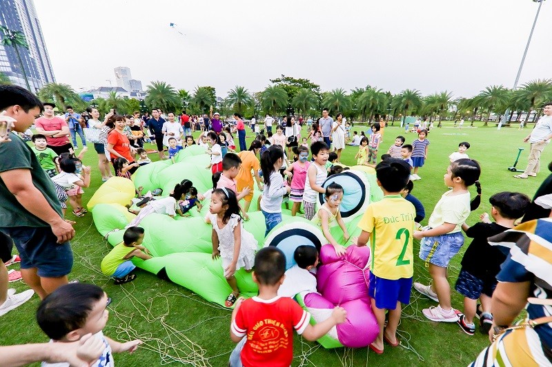 Truyền thông - “Nụ cười Việt Nam” toả sáng trên tháp Landmark 81 truyền đi thông điệp hòa bình (Hình 8).