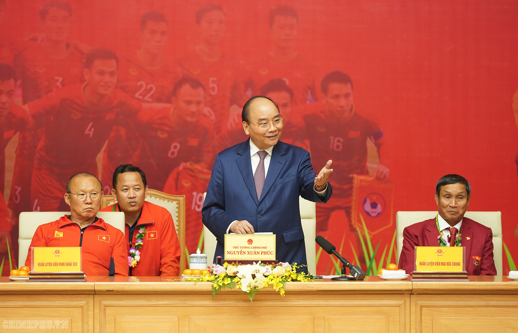 Truyền thông - Thủ tướng Nguyễn Xuân Phúc cảm ơn bầu Đức, bầu Hiển