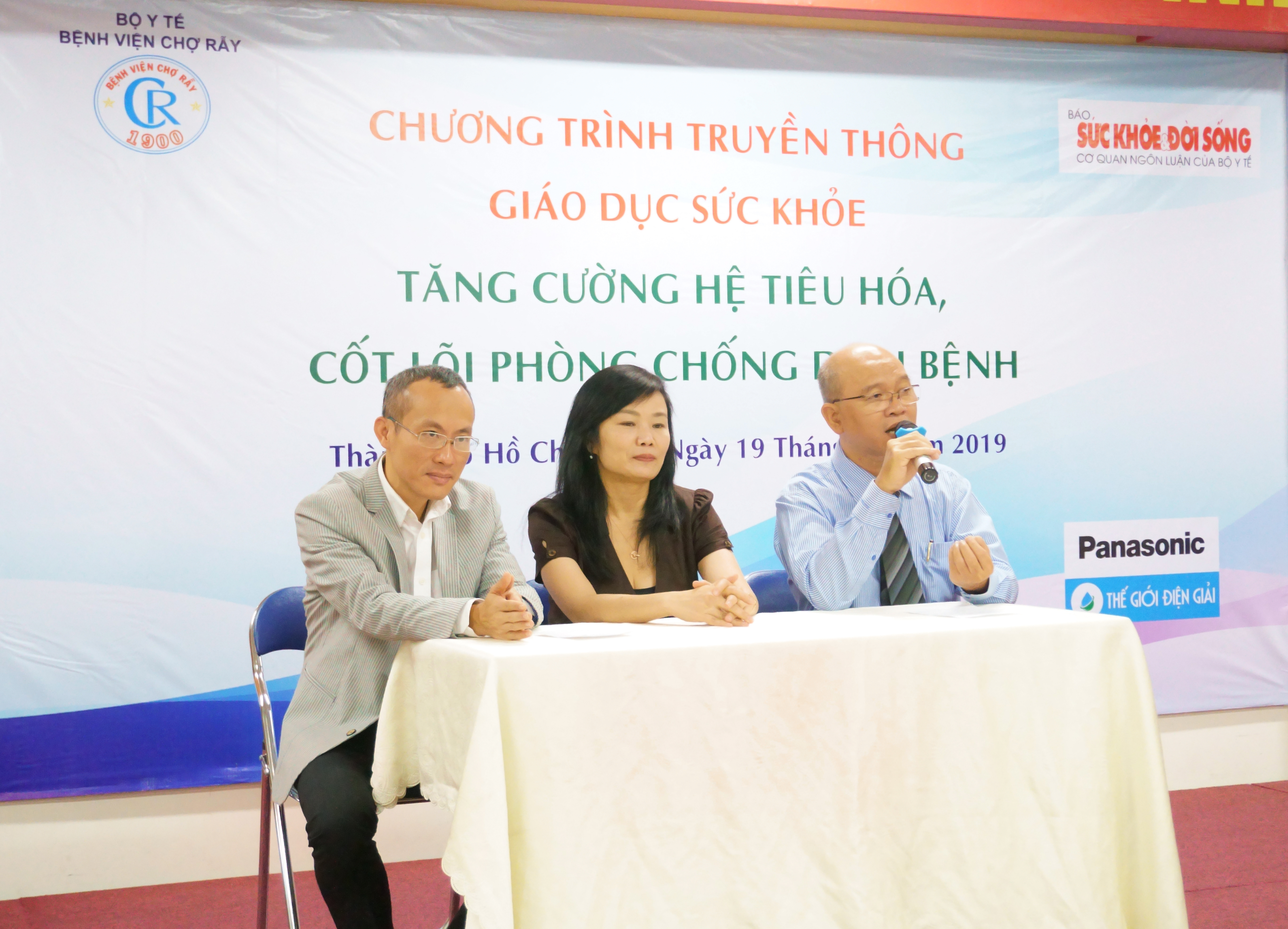 Truyền thông - Trưởng khoa dinh dưỡng BV Chợ Rẫy phân tích tác dụng nước ion kiềm với hệ tiêu hóa (Hình 2).