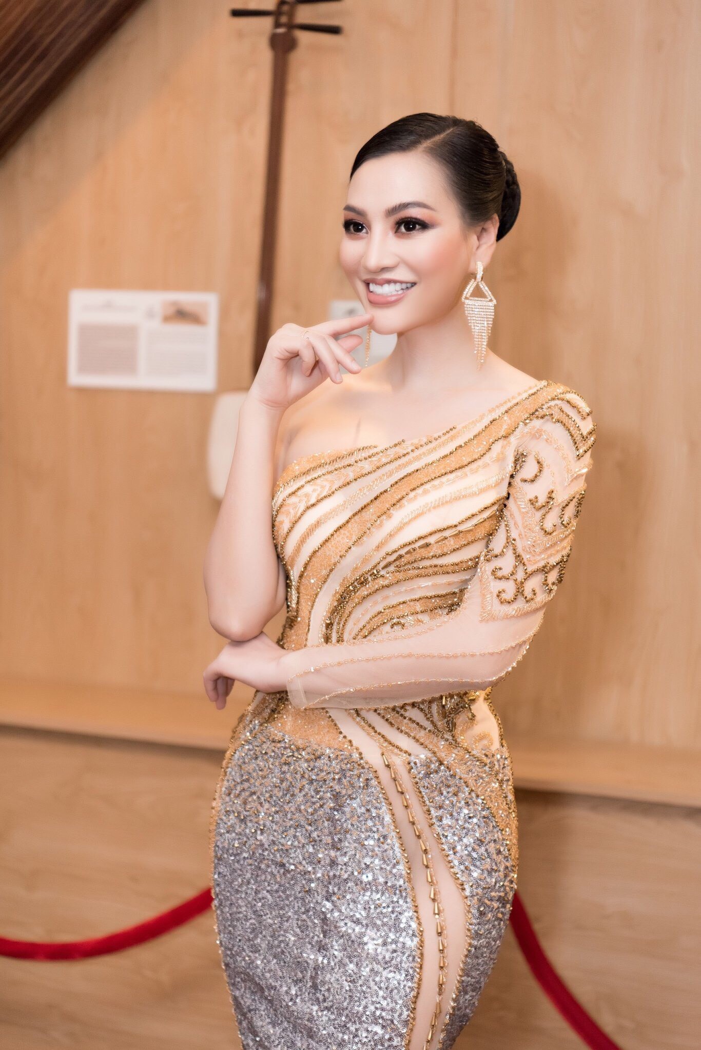 Truyền thông - Nữ hoàng Trần Huyền Nhung chia sẻ về công việc và gia đình trong năm mới 2020. (Hình 2).