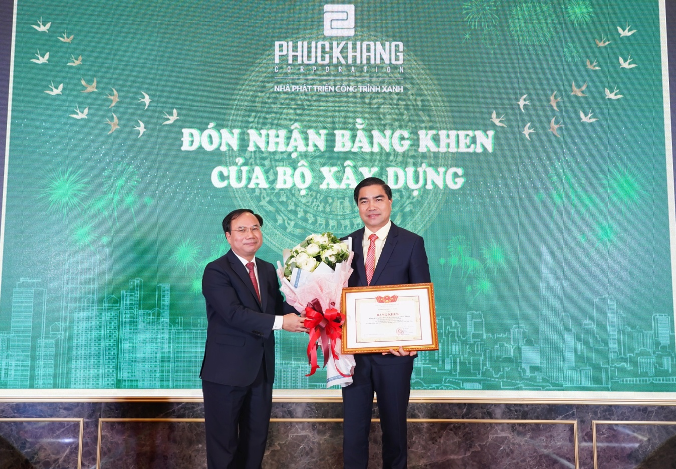 Truyền thông - Gala chào xuân 2020: Hành trình 10 năm – Phúc Khang tặng căn hộ và sổ đỏ cho nhân viên trị giá 60 tỷ đồng (Hình 2).