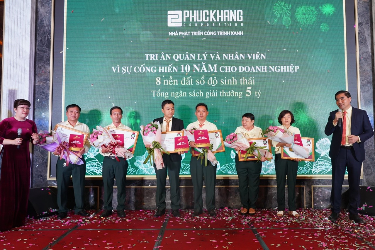 Truyền thông - Gala chào xuân 2020: Hành trình 10 năm – Phúc Khang tặng căn hộ và sổ đỏ cho nhân viên trị giá 60 tỷ đồng (Hình 4).