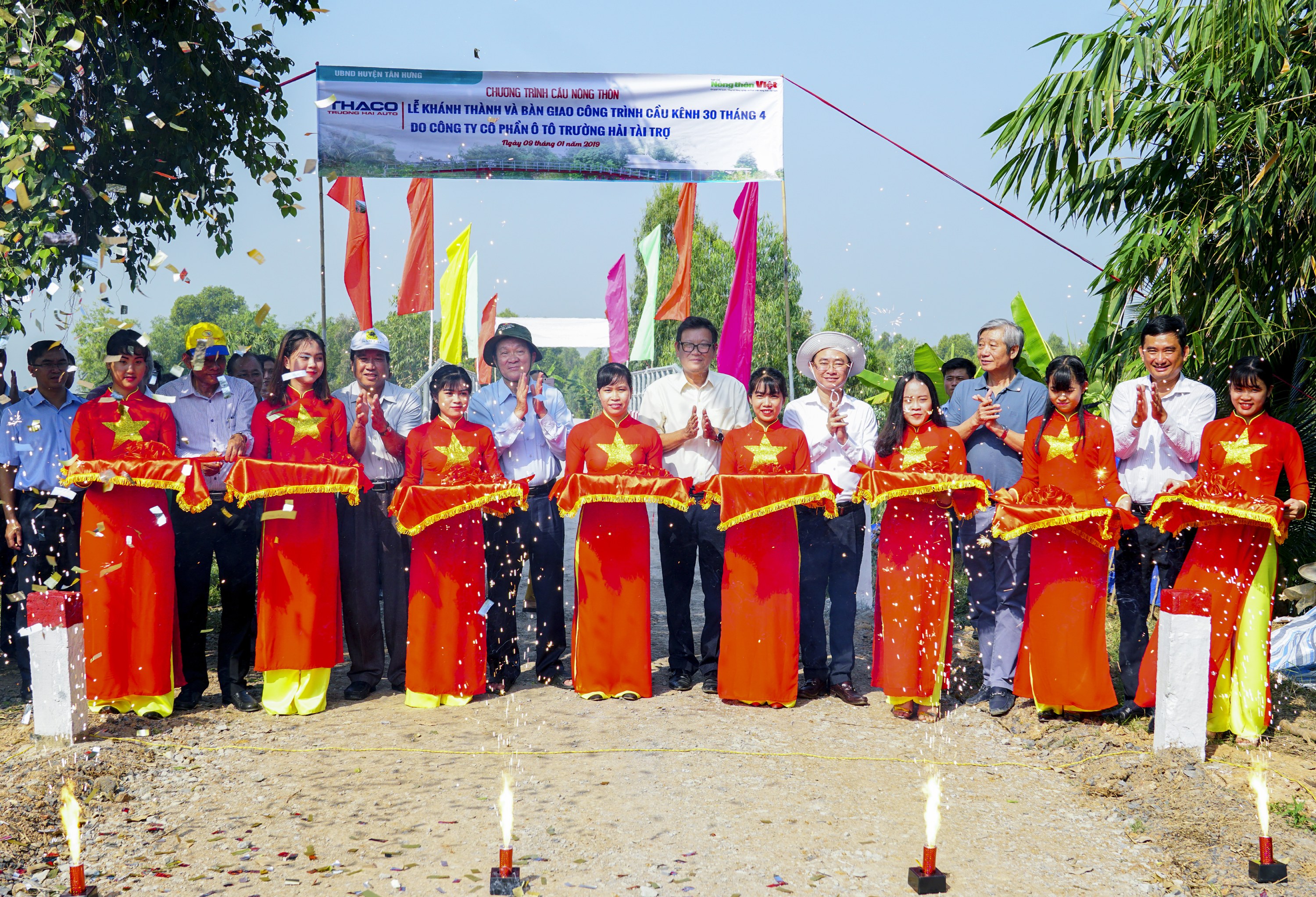 Tiêu dùng & Dư luận - Thaco trao 10 tỷ đồng hỗ trợ quỹ phòng chống dịch Covid-19 (Hình 2).