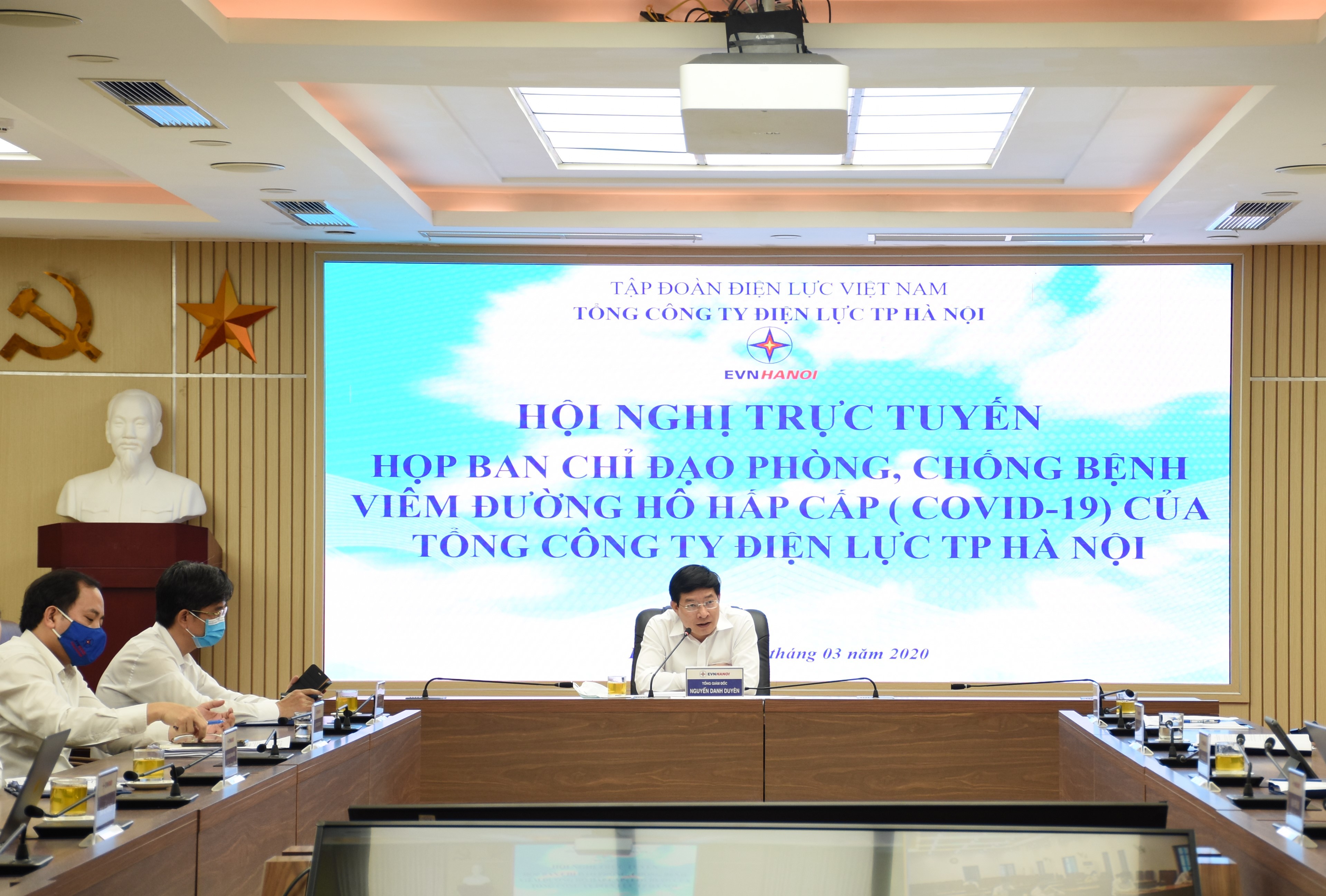 Tiêu dùng & Dư luận - EVNHANOI quyết tâm giữ vững dòng điện kể cả khi dịch Covid-19 diễn biến phức tạp nhất