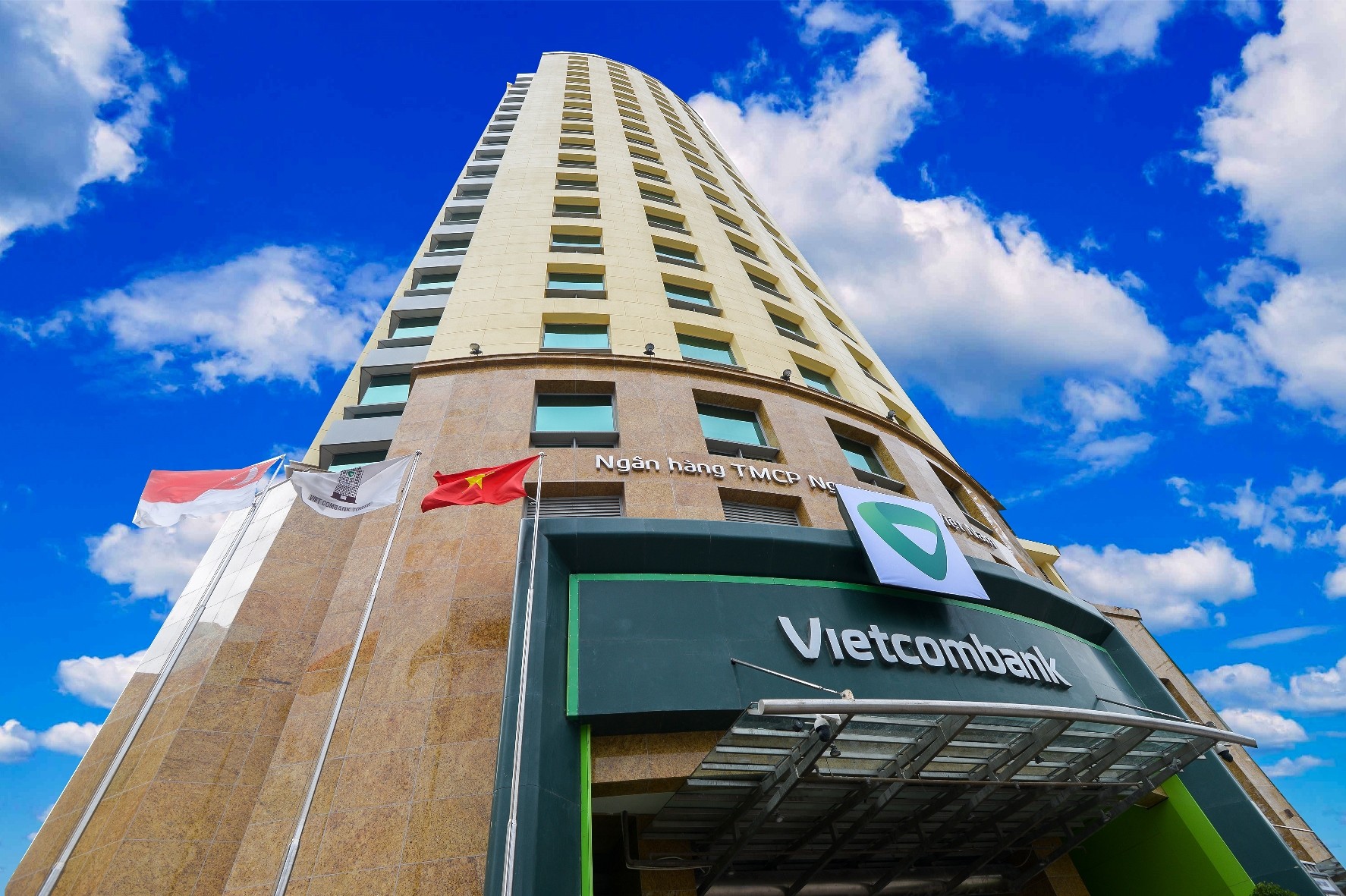 Cần biết - Vietcombank và FWD chính thức triển khai hợp tác độc quyền  phân phối bảo hiểm qua ngân hàng