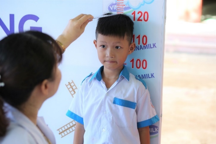 Tiêu dùng & Dư luận - 34.000 trẻ em Quảng Nam đón nhận niềm vui uống sữa từ Vinamilk trong ngày 1/6 (Hình 5).