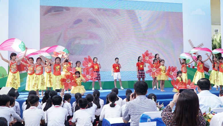 Tiêu dùng & Dư luận - 34.000 trẻ em Quảng Nam đón nhận niềm vui uống sữa từ Vinamilk trong ngày 1/6 (Hình 6).