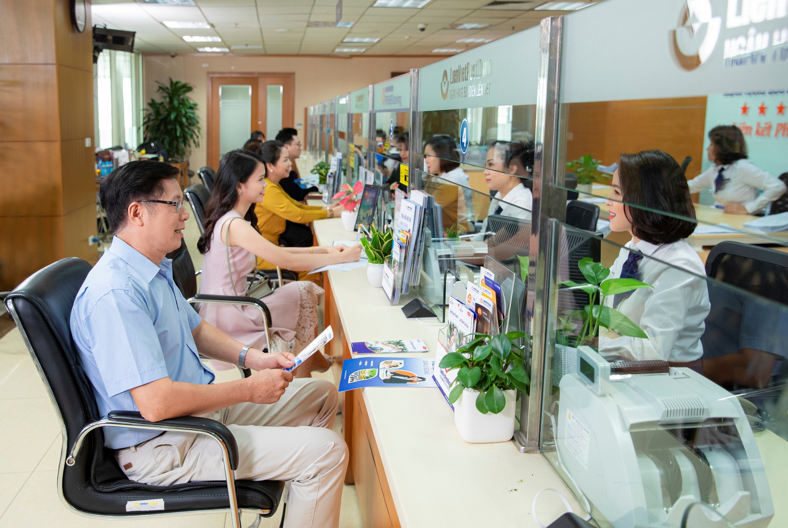 Tài chính - Ngân hàng - LienVietPostBank (LPB) sẽ niêm yết trên sàn HOSE, chia cổ tức bằng cổ phiếu  (Hình 2).