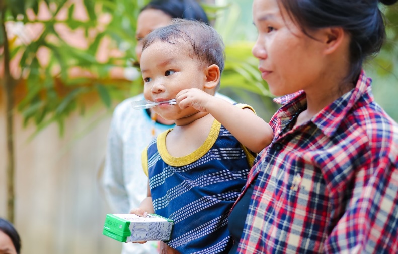 Tiêu dùng & Dư luận - Sữa học đường Quảng Nam: Học sinh miền núi được uống sữa miễn phí