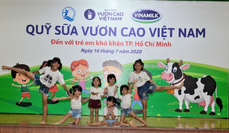 Tiêu dùng & Dư luận - Quỹ sữa vươn cao Việt Nam và Vinamilk tiếp tục hành trình kết nối yêu thương tại TP.HCM