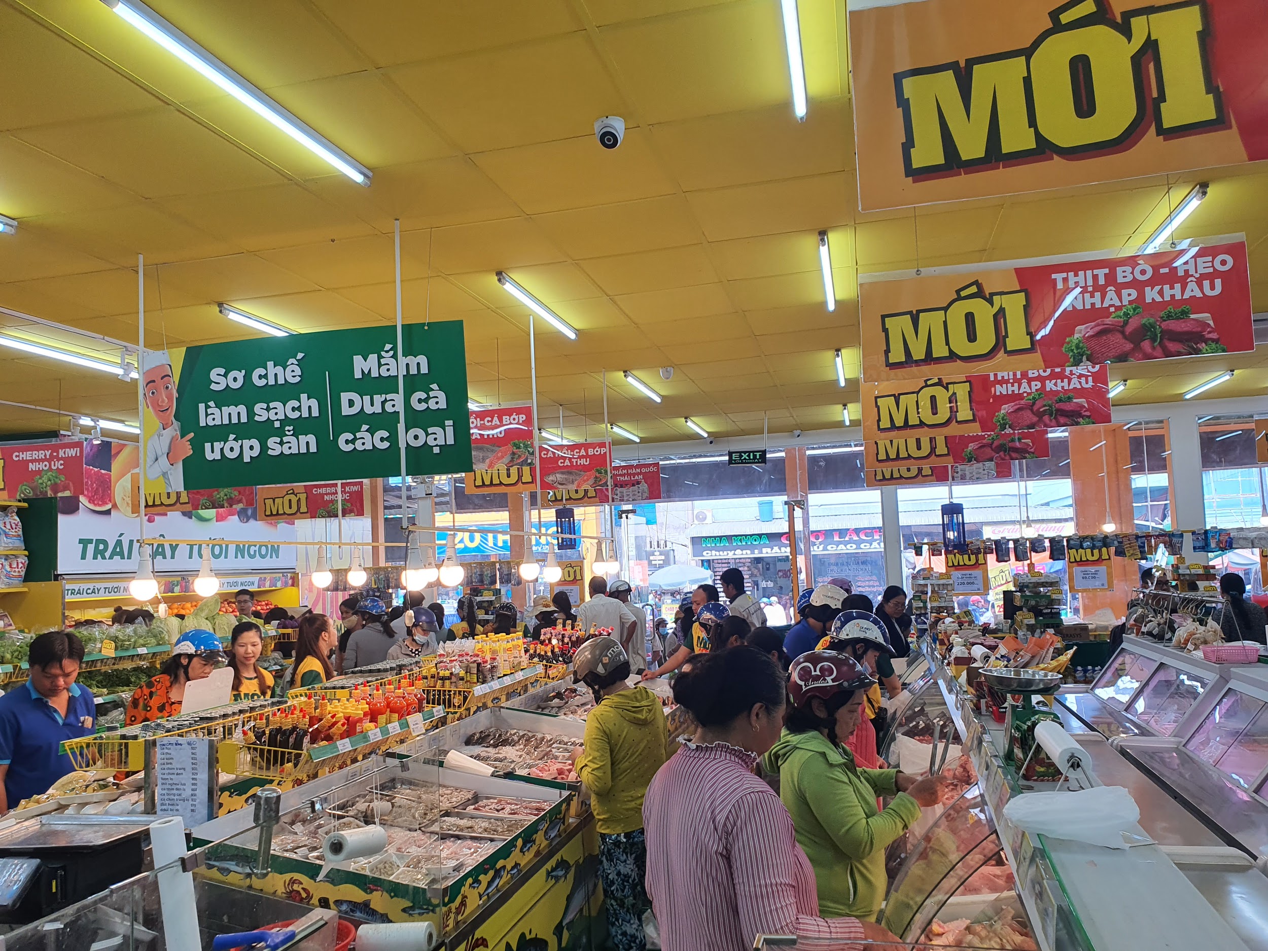 Ti&ecirc;u d&ugrave;ng & Dư luận - Biến 300m2 th&agrave;nh &lsquo;chợ&rsquo;, B&aacute;ch H&oacute;a Xanh sẵn s&agrave;ng đ&oacute;n 1.500 lượt kh&aacute;ch mỗi ng&agrave;y (H&igrave;nh 3).