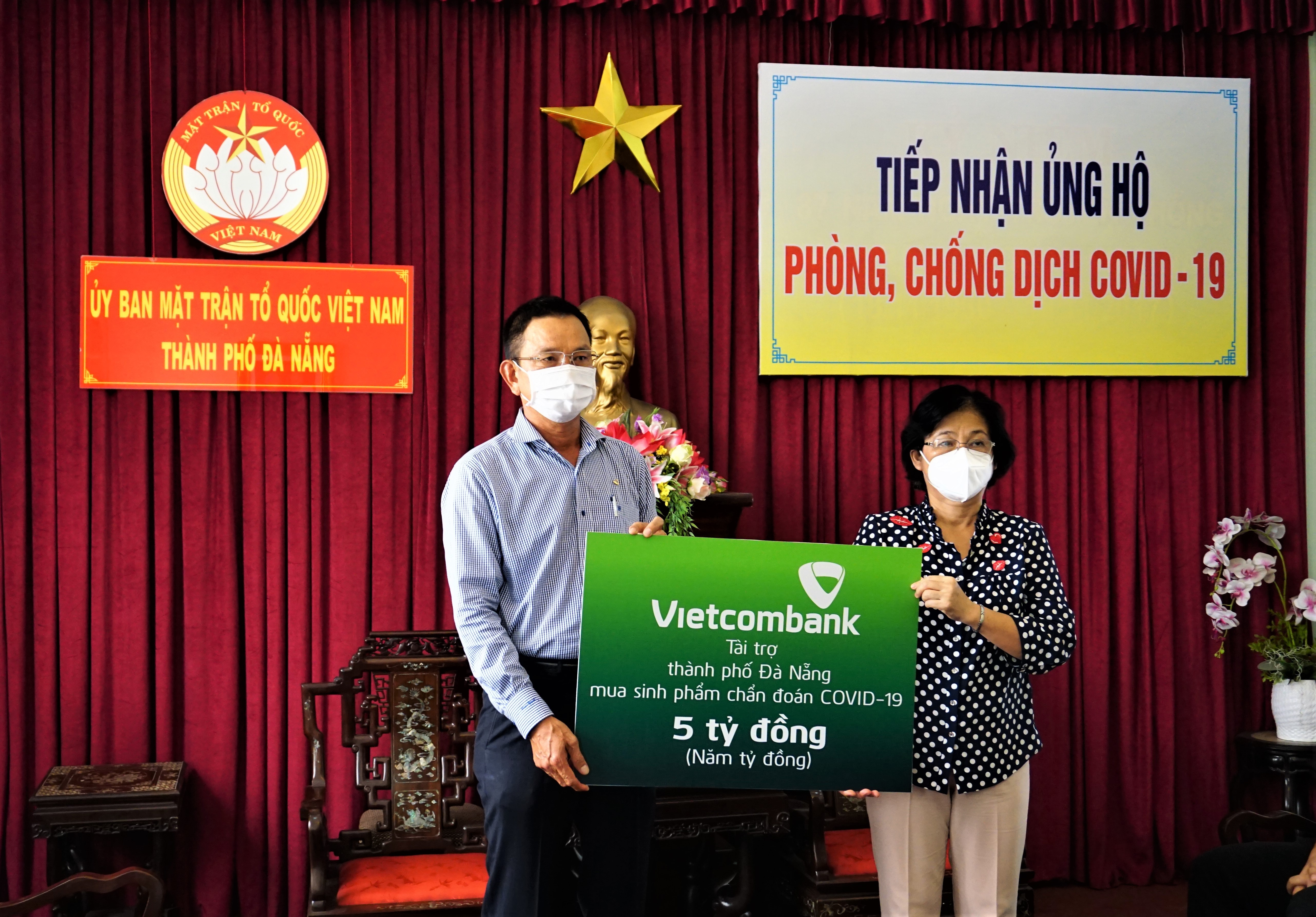 Tài chính - Ngân hàng - Vietcombank ủng hộ 5 tỷ đồng chung tay cùng thành phố Đà Nẵng đẩy lùi COVID-19