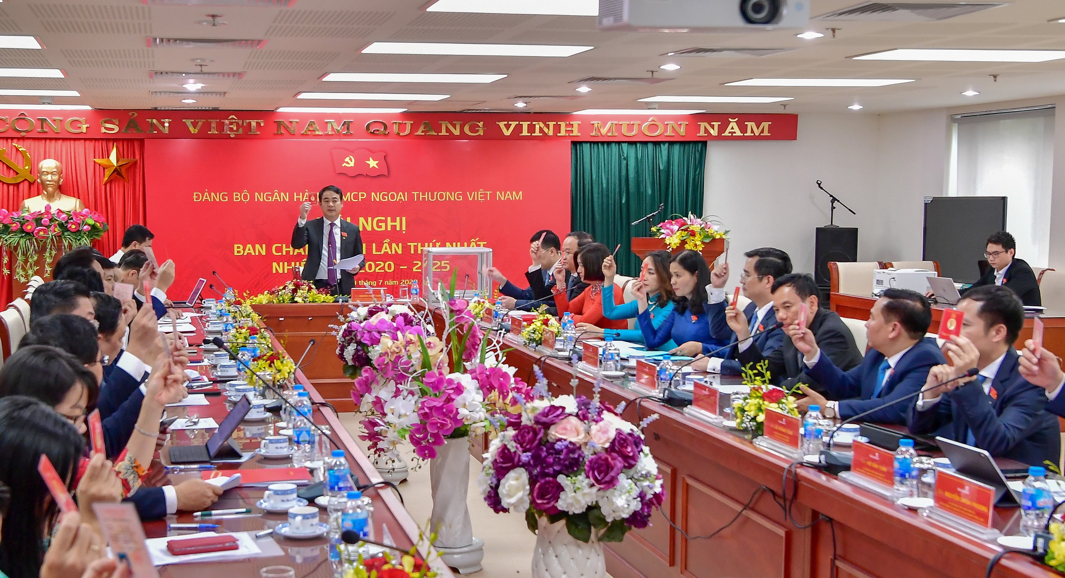 Tài chính - Ngân hàng - Tinh gọn bộ máy, nâng cao hiệu quả hoạt động xứng đáng là ngân hàng số 1 Việt Nam (Hình 3).