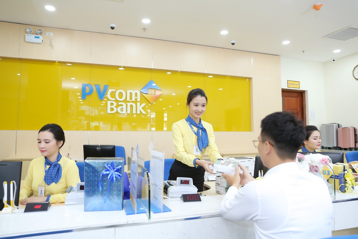 Tài chính - Ngân hàng - PvcomBank vinh dự nằm trong bảng xếp hạng FAST500 -500 doanh nghiệp tăng trưởng nhanh nhất Việt Nam năm 2020 (Hình 2).