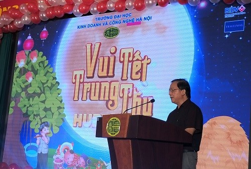 Giáo dục - Vui tết Trung thu dành cho con em cán bộ giảng viên trường Đại học Kinh doanh và Công nghệ Hà Nội (Hình 2).