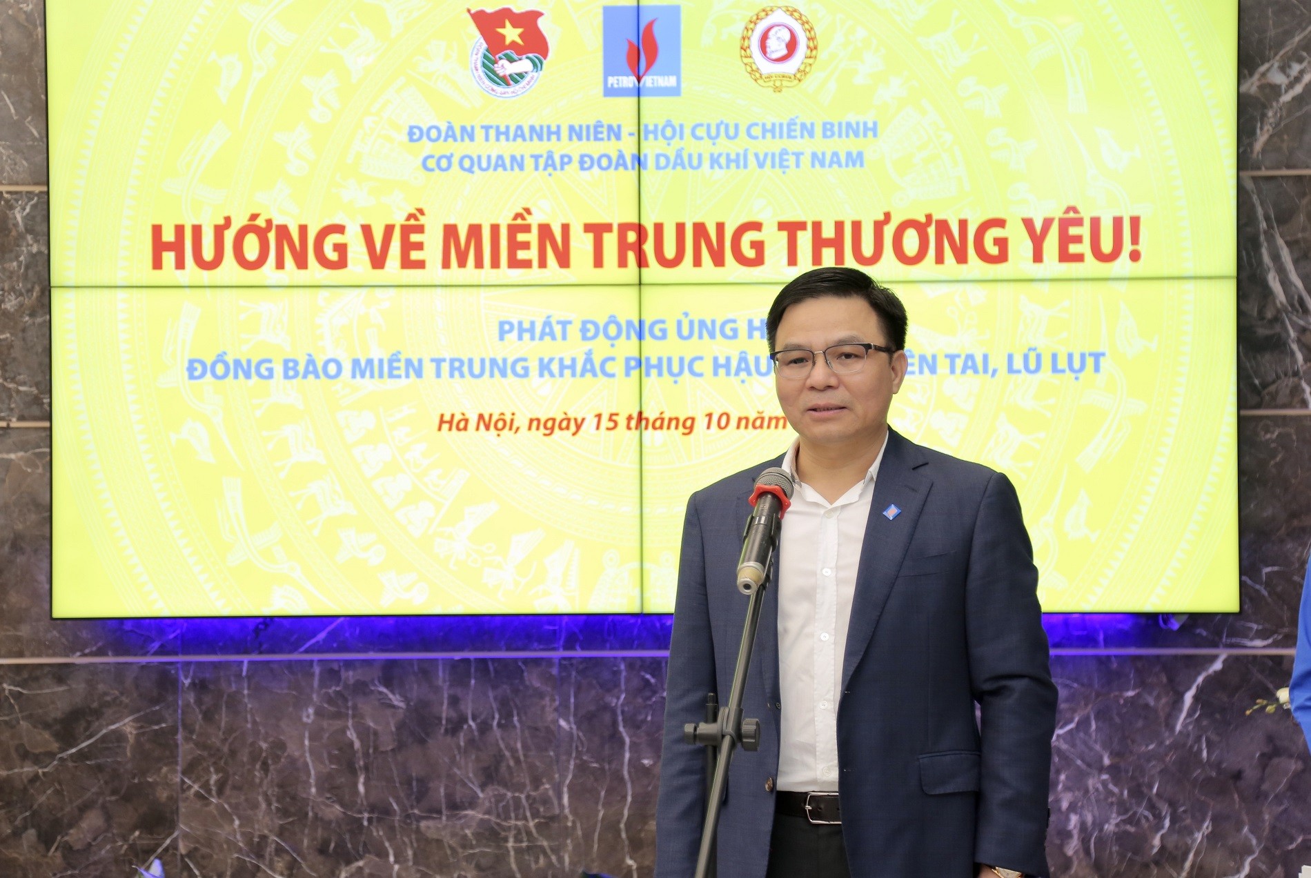 Tiêu dùng & Dư luận - Cán bộ, người lao động Petrovietnam hướng về miền Trung