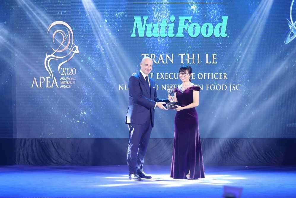 Tiêu dùng & Dư luận - NutiFood lập “hat-trick” với 3 giải thưởng về DN & lãnh đạo xuất sắc 